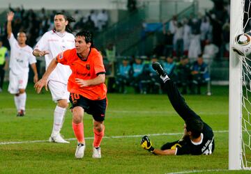 Messi scores against Estudiantes